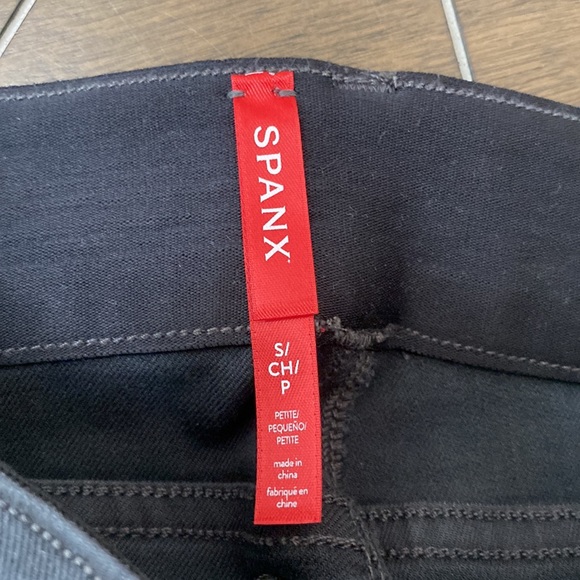 Spanx Stretch Twill Ankle Cargo Pant Washed Black Size Small NWT - Picture 10 of 11